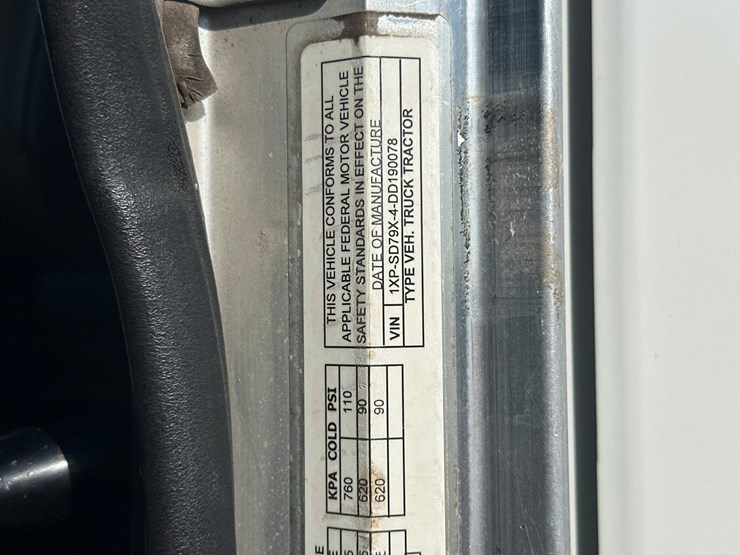 2013-peterbilt-365-image-96