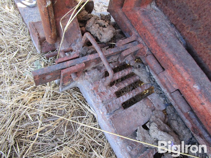 hydraulic-squeeze-chute-image-17