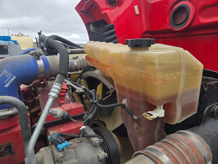 peterbilt-579-image-62