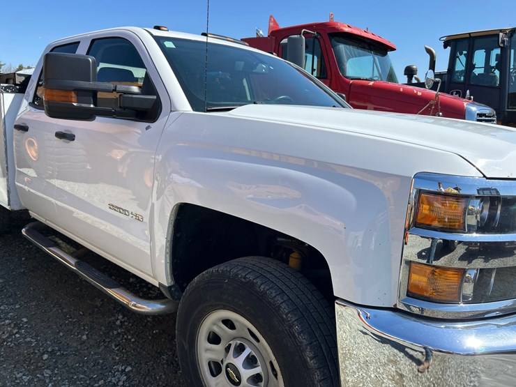 2018-chevrolet-3500-image-12