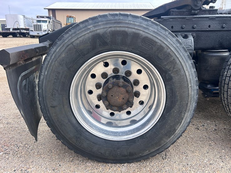 1999-peterbilt-379-image-85