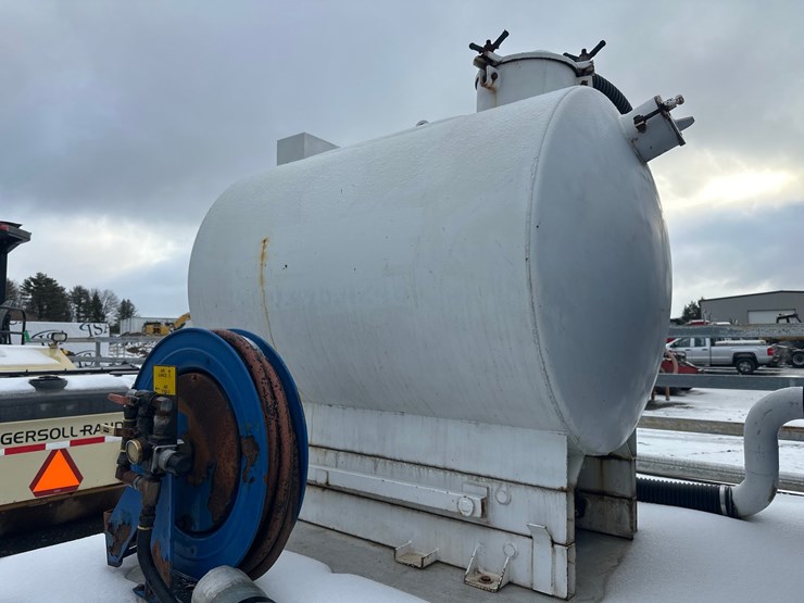 2012-massey-ferguson-8-image-24