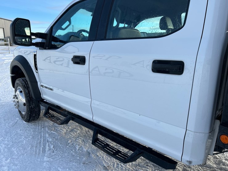 2021-ford-f550-image-13