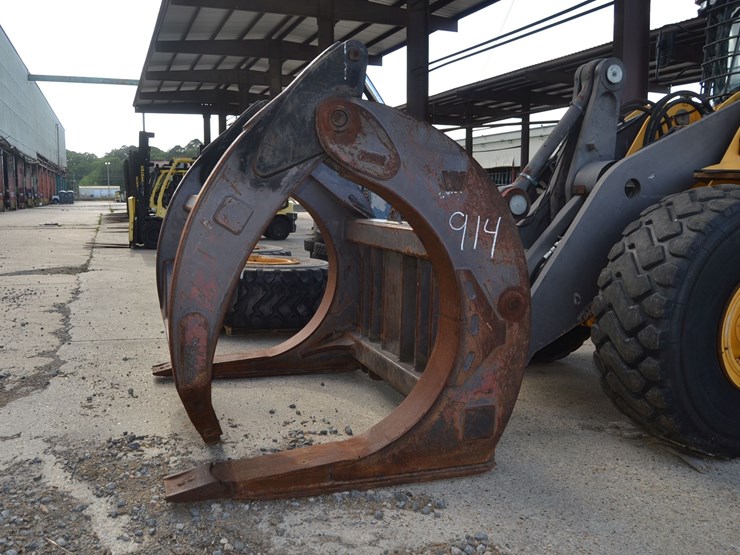 volvo-180h-articulating-wheel-loader-w/-enclosed-cab-w/-heat-&-air-w/-log-forks-w/-double-hold-down-w/-26.5xr25-rub-sn#vcel180hv00004828-image-4