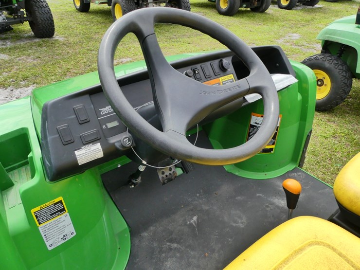 2024-john-deere-tx-4x2-image-11