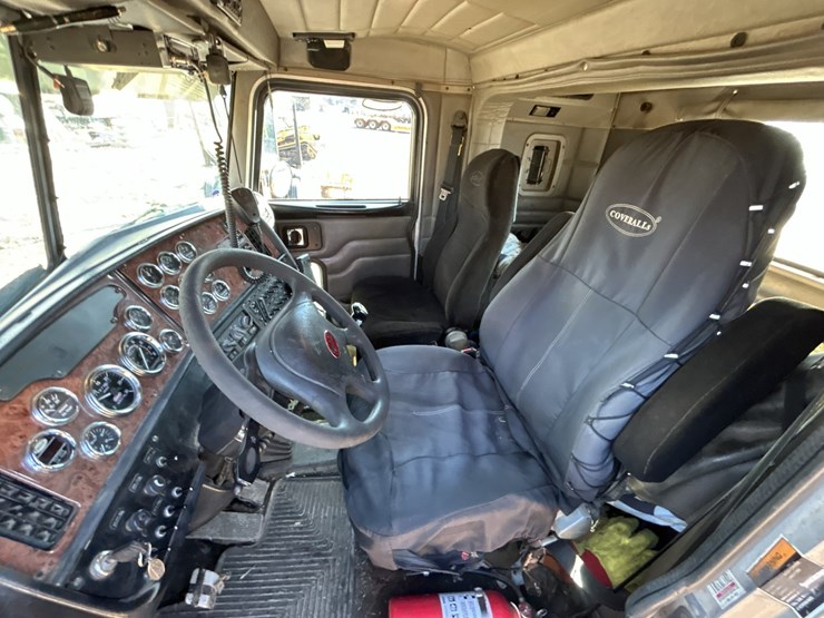 2005-peterbilt-379-image-85