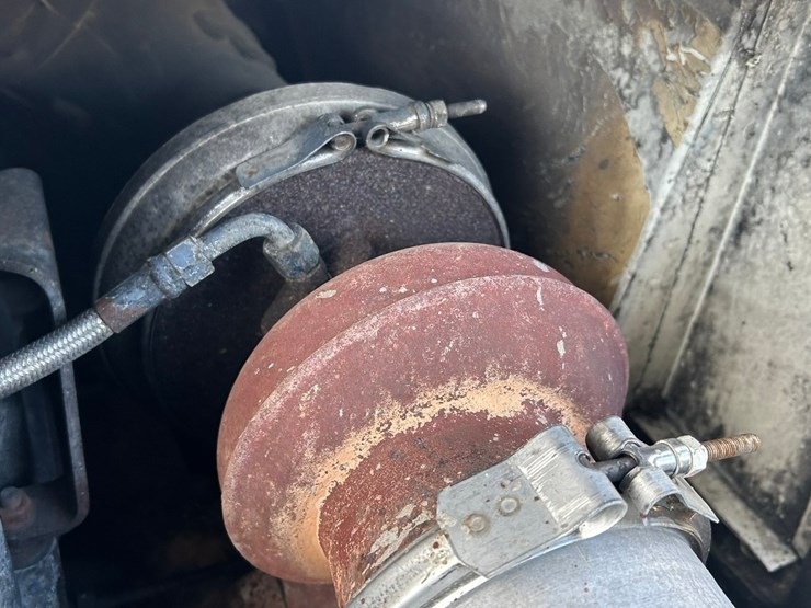 #2237-•-2006-mack-tri-axle-concrete-placement-truck-image-58