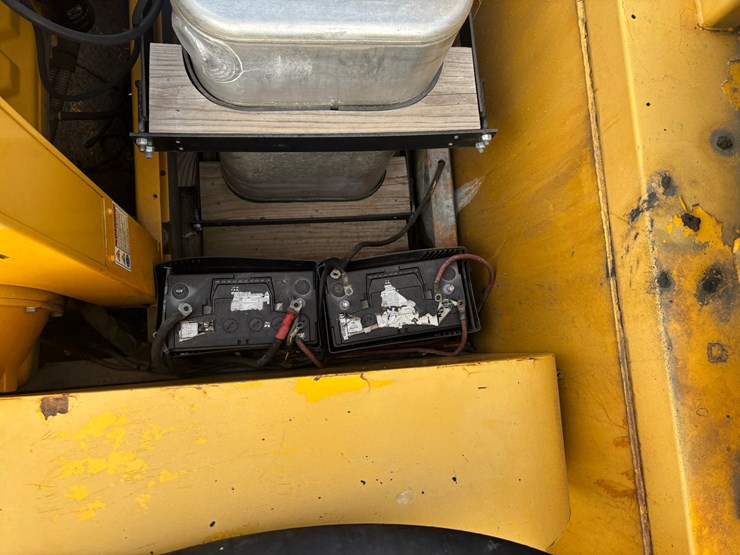 2005-gmc-t7500-image-57