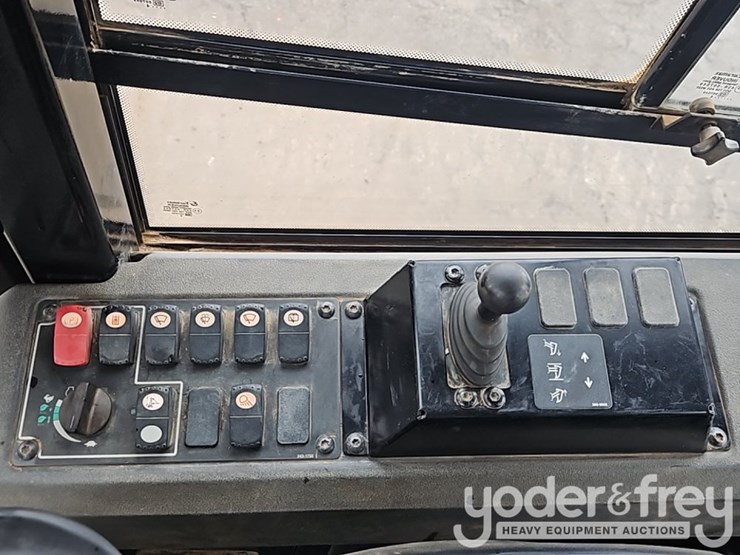 2014-caterpillar-d6k2-xl-image-33