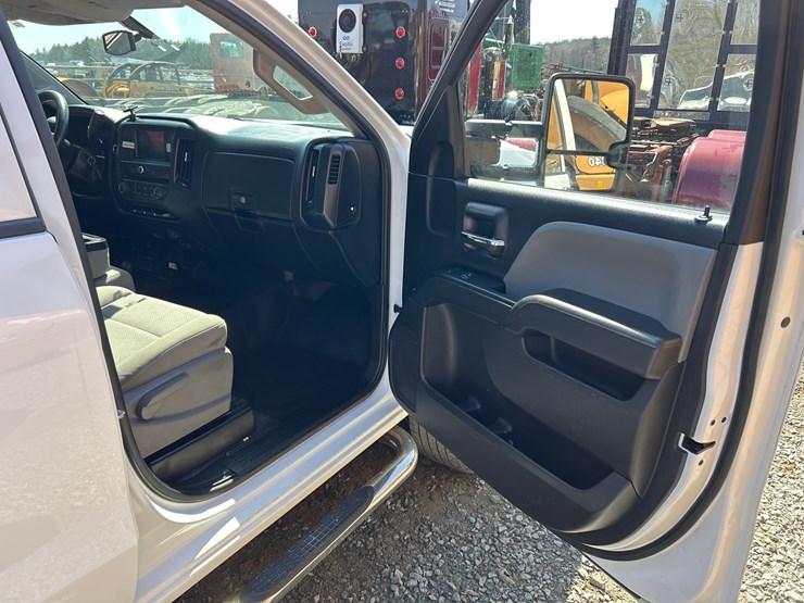 2018-chevrolet-3500-image-56