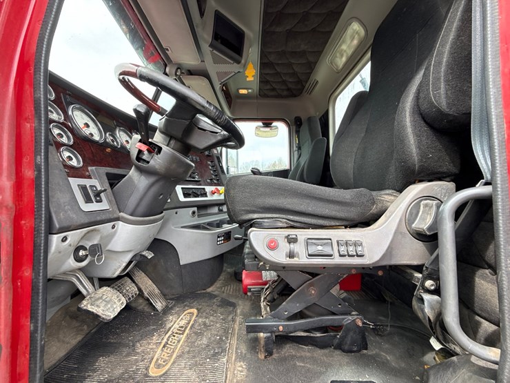 2018-freightliner-122sd-image-59
