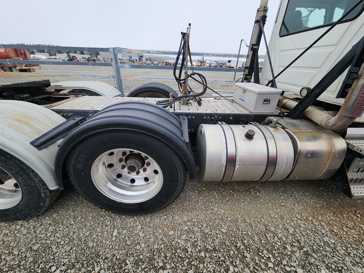 2014-massey-ferguson-8-image-11