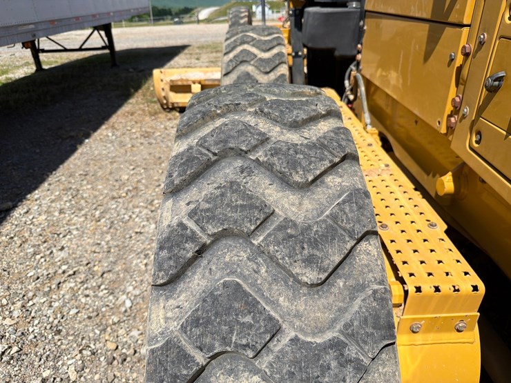 2018-caterpillar-12m3-image-89