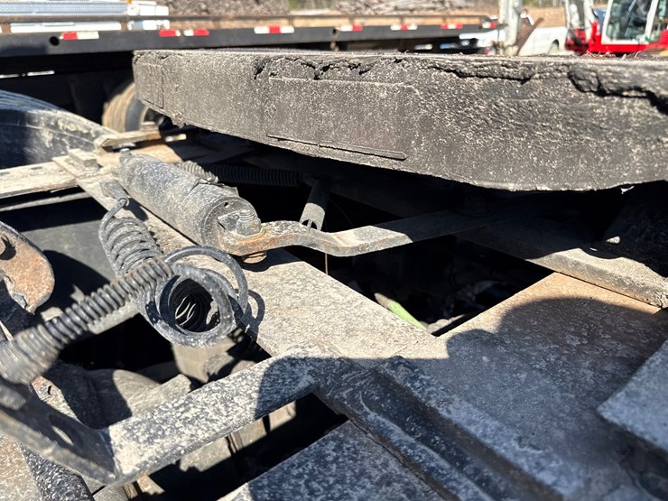 #2199-•-2020-international-a26-sleeper-cab-truck-tractor-image-29