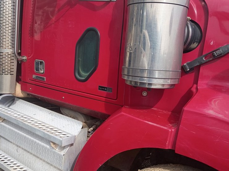 2012-massey-ferguson-8-image-13