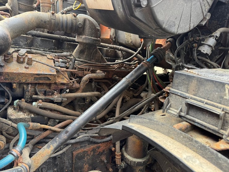 #2168-•-2001-sterling-4x2-snow-plow-truck-image-69