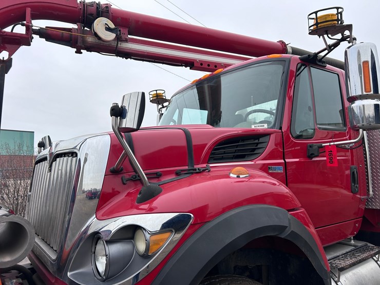 #1690-•-2013-international-7500-6x4-hydro-excavation-truck-image-12