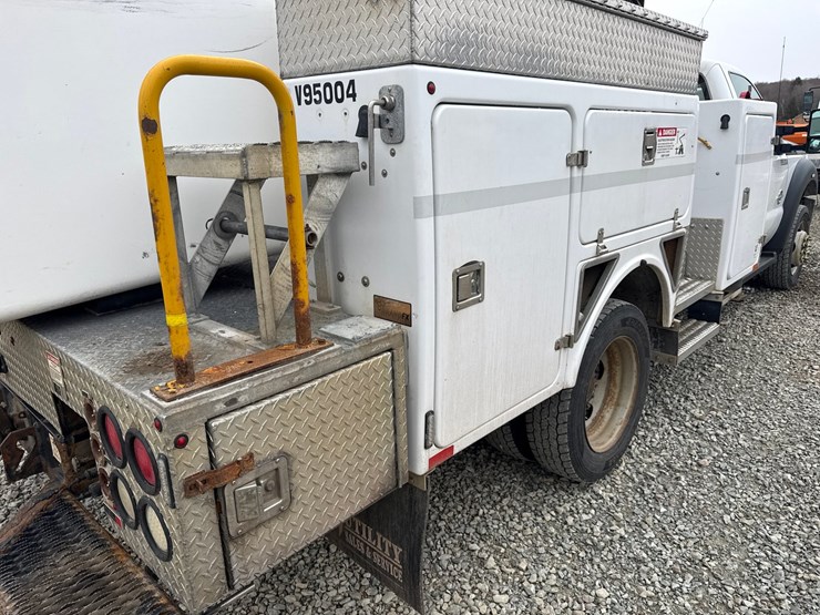 2015-ford-f550-image-31