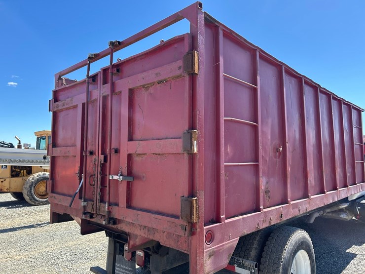 2023-ford-f750-image-15