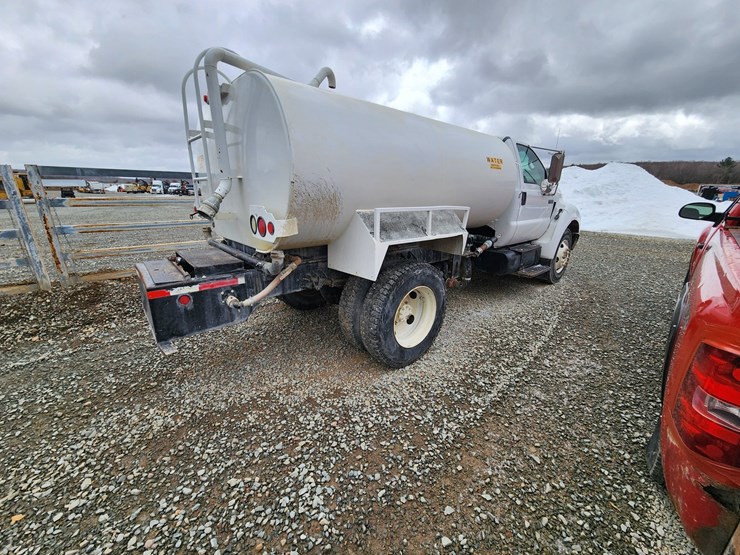 2006-ford-f650-image-11