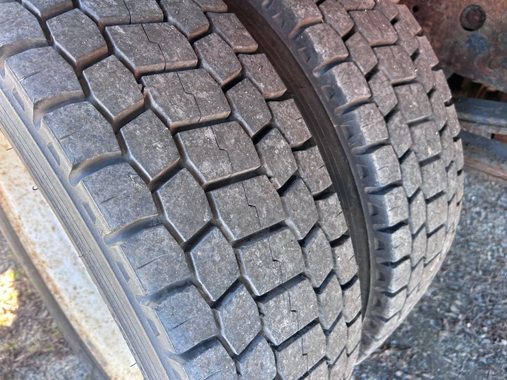 2013-isuzu-npr-image-71