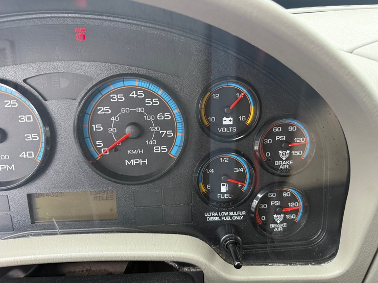 2013-international-4400-sba-image-42