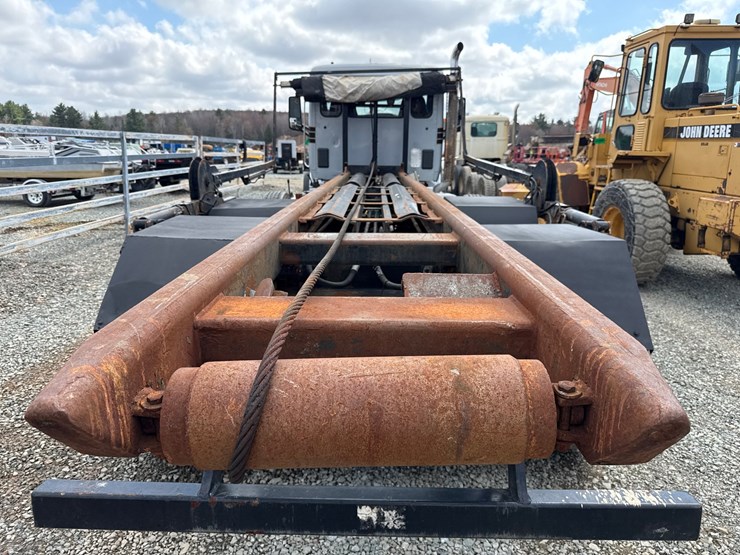 2016-massey-ferguson-8-image-42