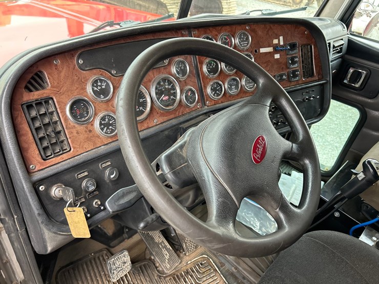 2005-peterbilt-357-image-74