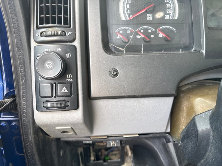 2019-massey-ferguson-8-image-57
