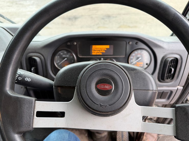 #1360-•-2019-peterbilt-pb520-side-load-garbage-truck-image-58