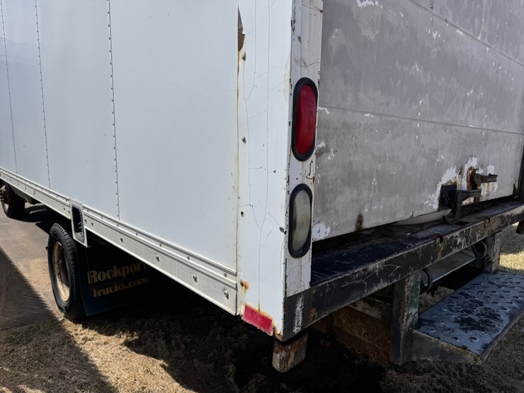 2010-ford-e350-image-23