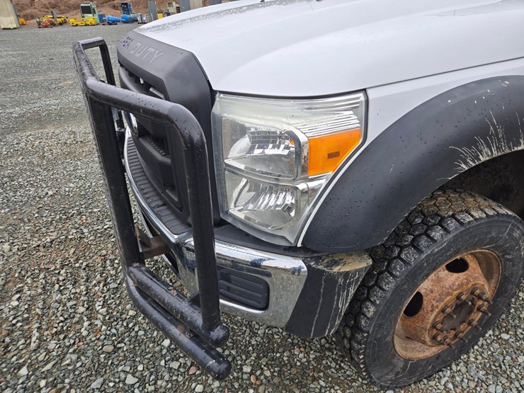 2011-ford-f550-image-10