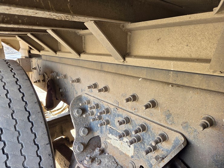 2012-international-7600-image-27