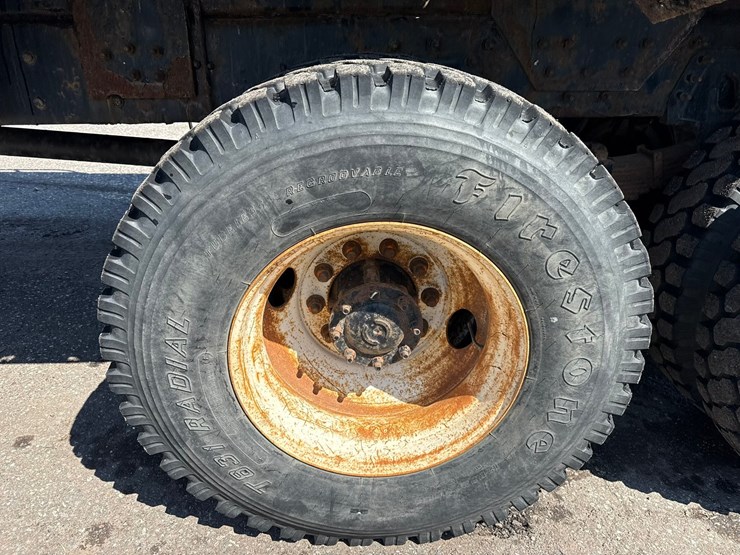 2010-international-7400-image-56