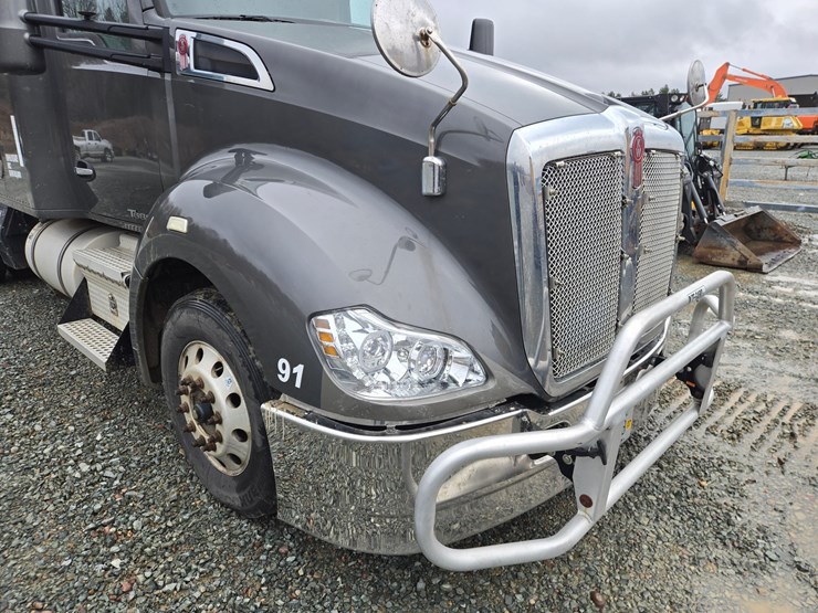 2017-kenworth-t680-image-11