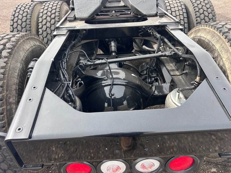 #1009-•-2012-western-star-conventional-4-sleeper-cab-truck-tractor-image-27