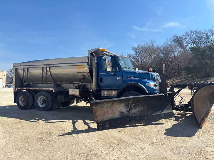 2006-international-7600-image-5