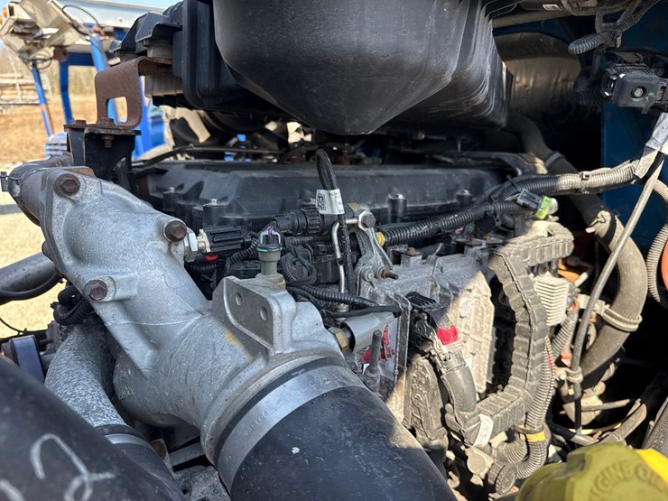 #2199-•-2020-international-a26-sleeper-cab-truck-tractor-image-65