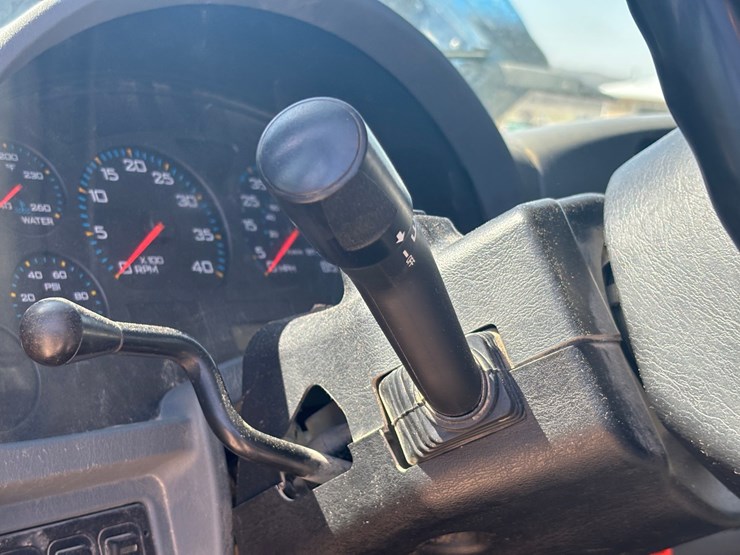 2006-international-7600-image-51