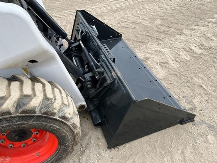 bobcat-68"-standard-duty-skid-steer-bucket-image-4