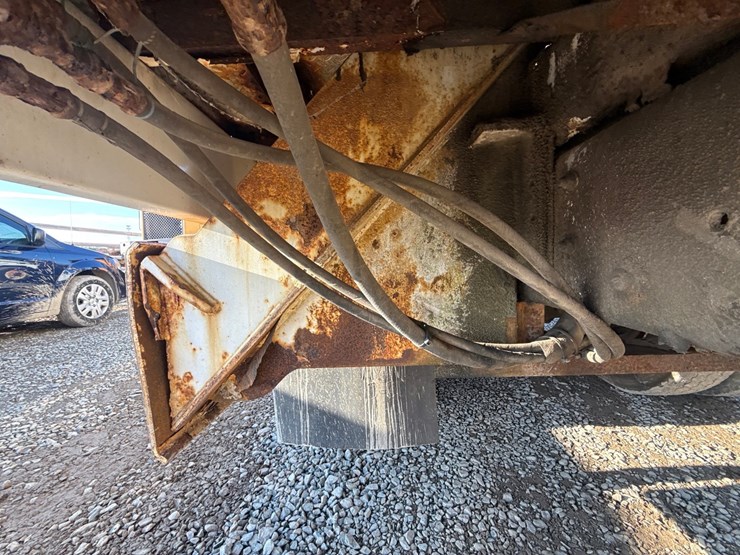 1998-freightliner-fl70-image-28