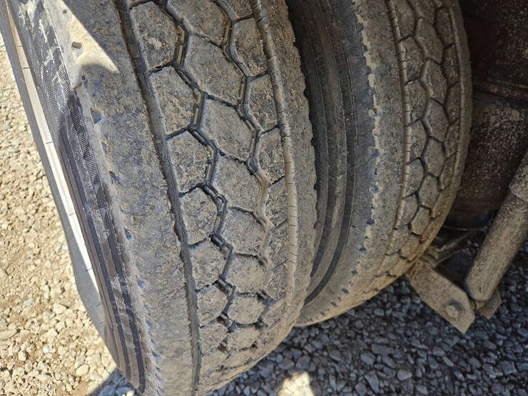 1999-caterpillar-c12-image-114