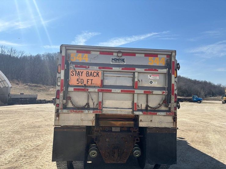 2006-international-7600-image-3