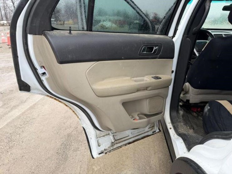 2013-ford-explorer-image-18