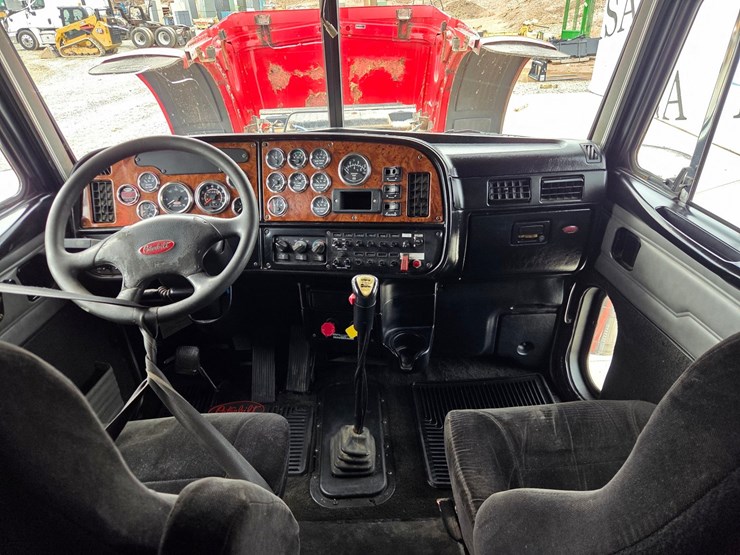2002-peterbilt-379-image-69