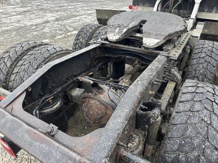 2009-massey-ferguson-8-image-19