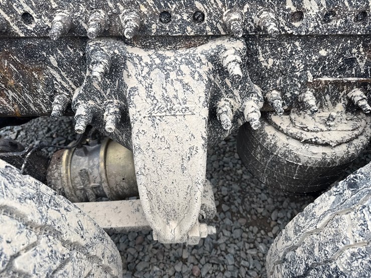 2016-massey-ferguson-8-image-46