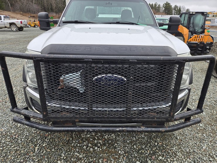 2011-ford-f550-image-11