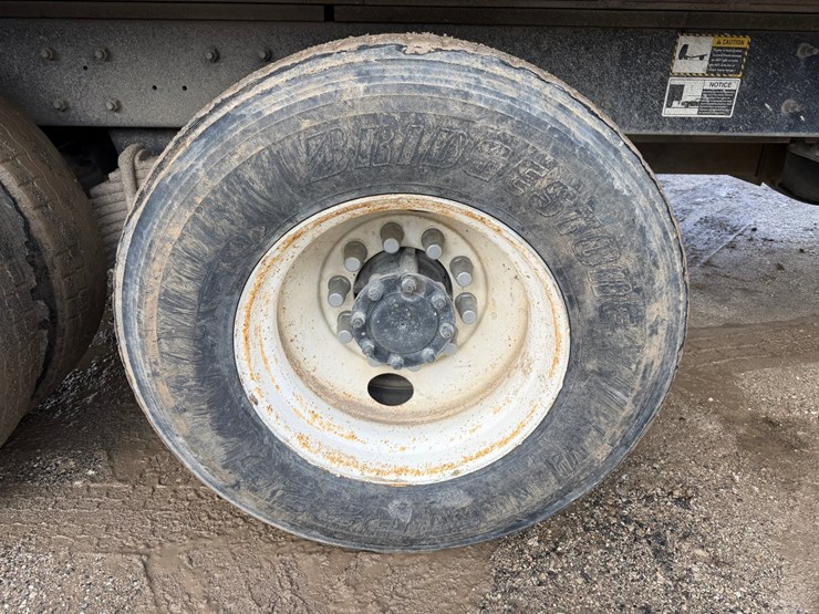 #1049-•-2005-mack-granite-tri-axle-dump-image-78