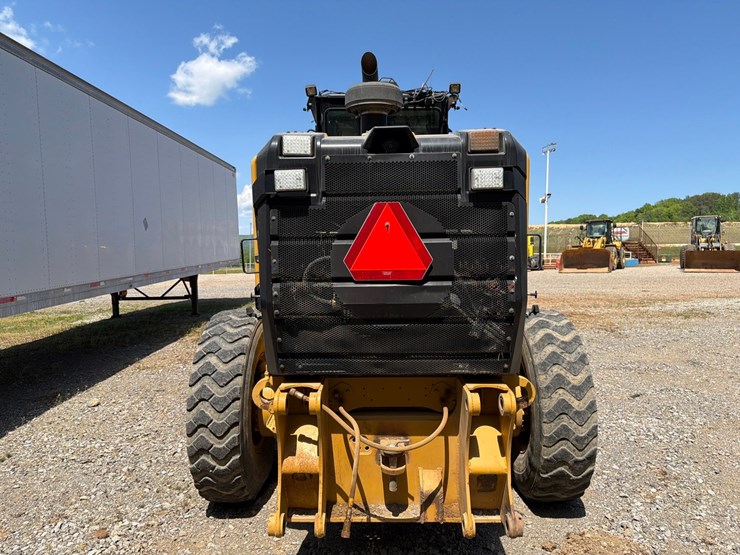 2018-caterpillar-12m3-image-4